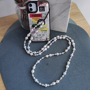 Chaîne bandoulière pour téléphone en perles baroques et perles en métal doré