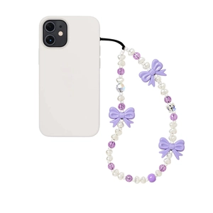 Bijou de téléphone mignon avec perles blanches et nœuds violets sur smartphone