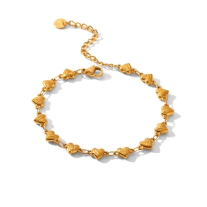 Detail of 18k gold heart link chain bracelet with lobster clasp and extension