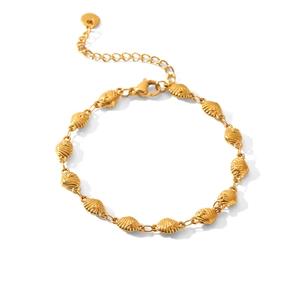 Detail of gold fan-shaped links bracelet with lobster clasp and adjustable chain