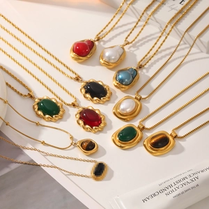 Ensemble de colliers vintage en acier inoxydable avec pendentifs carrés en pierres de luxe