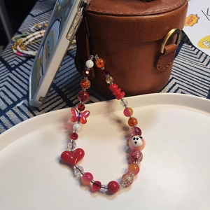 Bijou de téléphone perlé avec panda mignon, cœur rouge et nœud pour étui mobile
