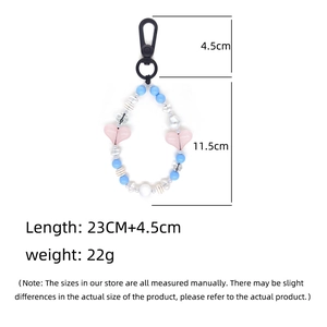 Handgemaakte blauw en witte acryl hart bedel sleutelhanger met zwarte karabijnhaak