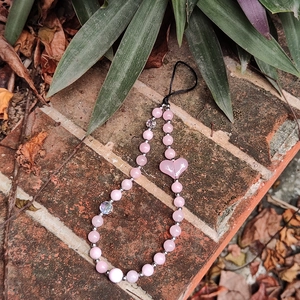 Handmade Rose Quartz Beaded Phone Charm Heart Crystal Glass Phone Lanyard For Women Pink Beads Tech Accessories Phone Decor