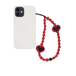 Bijou de téléphone fait main avec perles rouges et pendentifs cœurs pixelisés