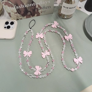Bijou de téléphone avec perles nacrées et nœuds roses pour femme style tendance