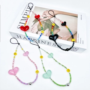 Dragonne de Téléphone Colorée Faite à la Main Avec Breloques Cœur Et Sourire Perles en Verre Pendentifs Acrylique Accessoires Femme