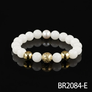 Men's minimalist beaded bracelet with white semi-precious stones, gold metal balls, and pearl.