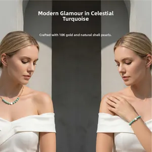 Detail von Perlenhalskette und Armband mit Türkis und Perlen mit 18 Karat Vergoldung