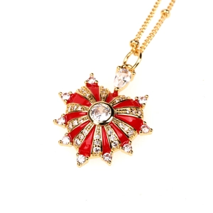 Elegante collana d'oro con pendente a cuore in smalto rosso e accenti di zircone
