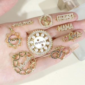 Pendentif Lettre MAMA en Cuivre Plaqué Or Avec Micro Zircone Incrusté Fournitures de Bijouterie DIY Cadeau Fête des Mères Femme