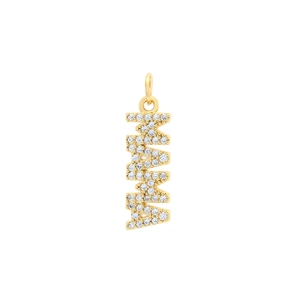 Vue détaillée du pendentif MAMA plaqué or 18 carats avec cristaux micro-pave