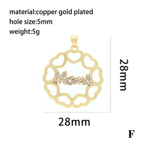 Vue détaillée du pendentif Mama plaqué or 18K avec dimensions et incrustation de zircons