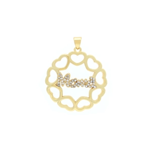 Détail du pendentif Mama plaqué or 18K avec zircone cubique et cadre de cœurs ajouré