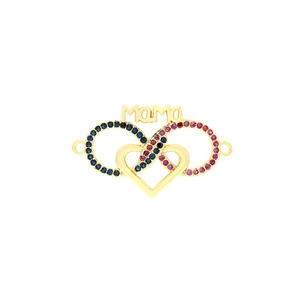 Détail du pendentif lettre MAMA plaqué or 18K serti de pierres de zircone colorées