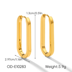 Details en afmetingen van deze minimalistische rechthoekige gouden oorringen