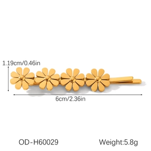 Détails de la barrette à cheveux marguerite dorée avec quatre motifs floraux et dimensions