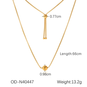Detail van de 18k goud vergulde bal hanger ketting met 66cm ketting afmetingen