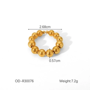 Detailweergave van 18k vergulde kralen open ring met 2,68 cm diameter afmeting