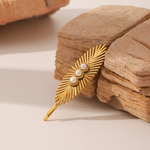 Elegant gold leaf-shaped hair clip for women with three inlaid white pearls