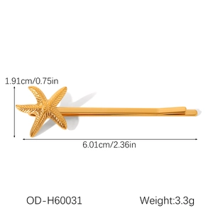 Vue détaillée de la pince à cheveux étoile de mer dorée avec dimensions de 6,01cm et 1,91cm