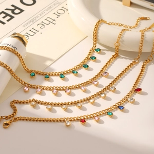 Elegante vergulde roestvrijstalen armband met druppelvormige kleurrijke zirkonia-bedels