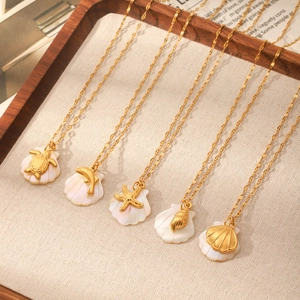 5-teiliges Meeres-Themen Halsketten-Set aus Edelstahl mit 18K Gold und Muschel-Anhängern