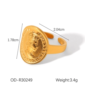 Detail eines Goldmünzenrings mit Relief von Königin Elisabeth II und verstellbarem Band
