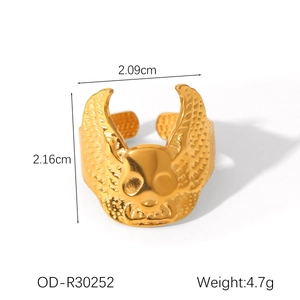 Detaillierte Größentabelle eines gotischen Eulenrings mit 2,16 cm Höhe und 4,7 g Gewicht