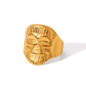 Vintage-Ring aus Gold-Titanstahl mit gotischem Totenkopf-Motiv und Punk-Totem-Relief