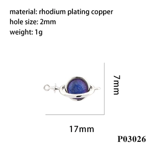 Detailansicht des Planeten-Anhängers mit 2mm Bohrung und blauer Perle in Silber-Optik