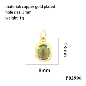 Detail of 18K gold-plated oval pendant with green glitter gemstone and 3mm aperture