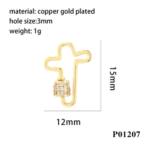Tableau des tailles détaillé pour pendentif croix en cuivre doré avec zircons cubiques
