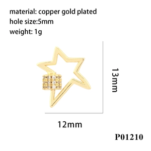 Gros plan d'un fermoir étoile en cuivre doré avec zircons et dimensions de 12mm x 13mm