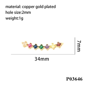 Détail d'un connecteur en zircone arc-en-ciel plaqué or de 34mm pour bijoux DIY