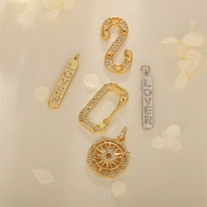 Pendentifs de mode européenne avec zircons et lettres AMOUR et LOVER sur soie