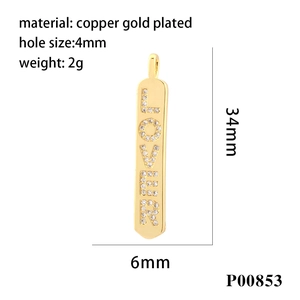 Vue détaillée du pendentif LOVER en cuivre plaqué or avec dimensions de 34mm par 6mm