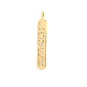 Détail d'un pendentif LOVER plaqué or orné de zircons sertis en micro-pavé verticalement