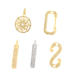 Ensemble de pendentifs boussole et barre Lover sertis de zircons en plaqué or et argent