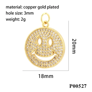 Especificaciones de tamaño del colgante de cara sonriente en cobre chapado en oro de 18k y circón