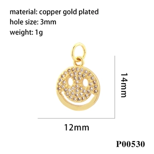 Especificaciones detalladas de tamaño para el colgante smiley chapado en oro 18K