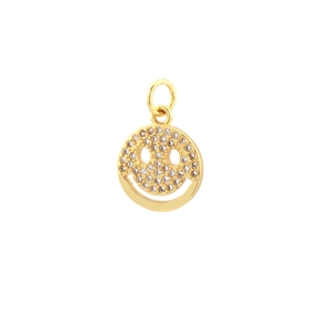 Detalle del colgante de sonrisa en cobre chapado en oro 18K con circonita blanca pura