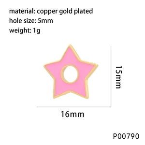 Makro-Detail des 16mm pinkfarbenen Stern-Anhängers aus vergoldetem Kupfer mit Maßen
