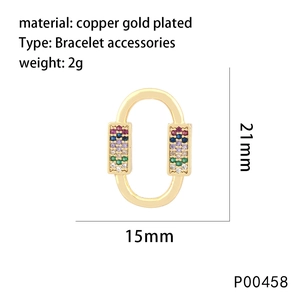 Vista dettagliata del gancio per bracciale in rame dorato con zirconi colorati
