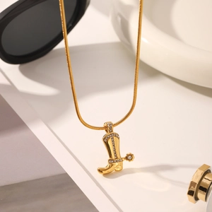Goldene Edelstahl-Cowboystiefel-Halskette mit Strasssteinen an einer Schlangenkette