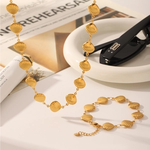 18K gold plated stainless steel shell necklace and bracelet set in elegant style