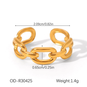 Detail view of 18K gold chain ring with precise width and 1.4g weight measurements