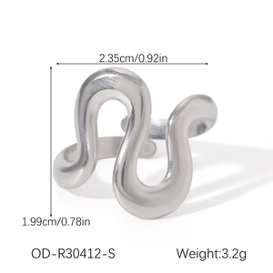 Anello a onda d'argento vista dettagliata con dimensioni e peso di 3,2g