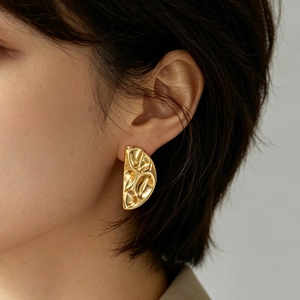 Textured 18k gold plated stainless steel hammered semicircle stud earrings for women