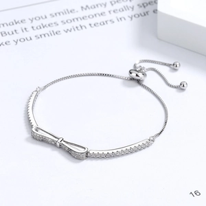 Elegant 925 silver bow bracelet with sparkling cubic zirconia and adjustable slider chain
